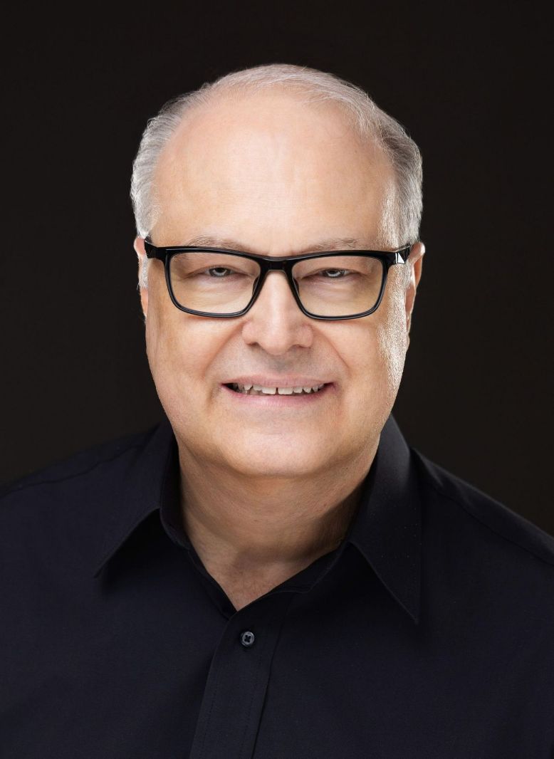 HEADSHOT - JE - 3w.jpg